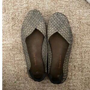 Bernie Mev Catwalk Womens Bronze Metallic Woven Elastic Ballet Flats Size 38